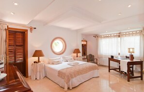 4 Schlafzimmer, Zimmersafe, Bügeleisen/Bügelbrett, Reisekinderbett