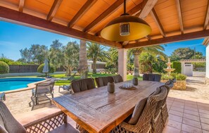 Outdoor dining - Nice home in Portocolom with private swimming pool, can be inside or outside (Portocolom)