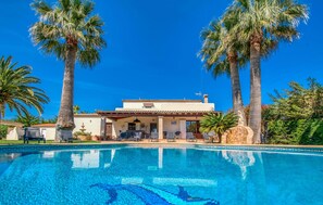 Pool - Nice home in Portocolom with private swimming pool, can be inside or outside (Portocolom)