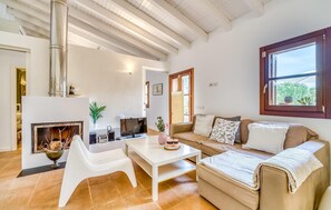 TV - Lovely home in Inca with private swimming pool, can be inside or outside (Inca)
