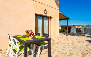 Outdoor dining - Lovely home in Santa Margalida (Santa Margalida)