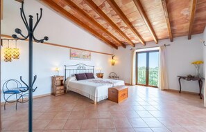 4 chambres, fer et planche à repasser, lit parapluie, Wi-Fi gratuit