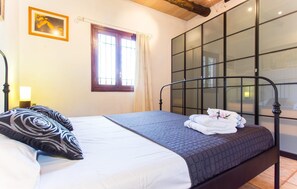 3 chambres, fer et planche à repasser, lit de bébé portatif