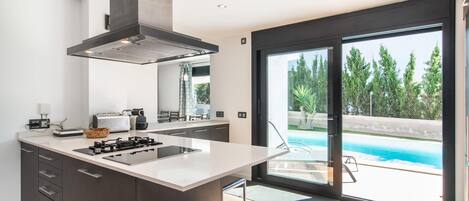 Kühlschrank, Ofen, Herdplatte, Geschirrspüler