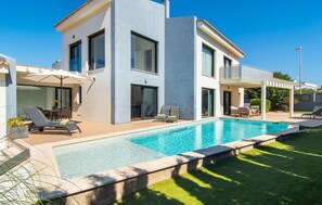 Pool - Awesome home in Badia Gran (Badia Gran)