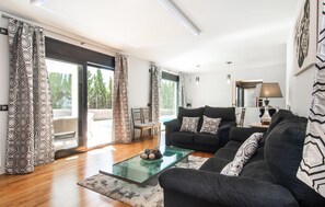 TV - Awesome home in Badia Gran (Badia Gran)