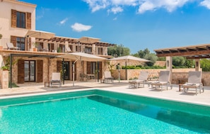 Pool - Nice home in Felanitx with private swimming pool, can be inside or outside (Felanitx)