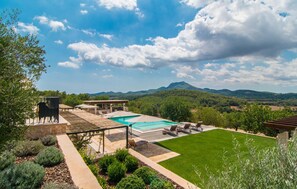 Pool - Nice home in Felanitx with private swimming pool, can be inside or outside (Felanitx)