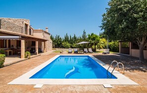 Pool - Lovely home in Buger with private swimming pool, can be inside or outside (Buger)
