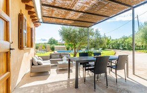 Outdoor dining - Amazing home in Arta with private swimming pool, can be inside or outside (Arta)