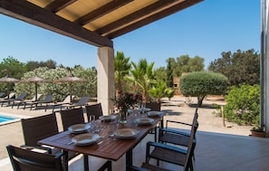 Outdoor dining - Awesome home in Algaida with private swimming pool, can be inside or outside (Algaida)