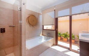 Shower, hair dryer - Amazing home in Portocolom with private swimming pool, can be inside or outside (Portocolom)