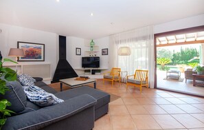 TV, DVD player - Amazing home in Portocolom with private swimming pool, can be inside or outside (Portocolom)