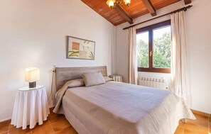 2 bedrooms, iron/ironing board, travel cot, free WiFi - Stunning home in Arta with private swimming pool, can be inside or outside (Arta)