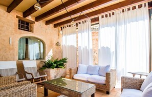 Interior - Awesome home in Algaida with private swimming pool, can be inside or outside (Algaida)