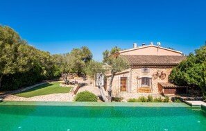 Pool - Awesome home in Algaida with private swimming pool, can be inside or outside (Algaida)
