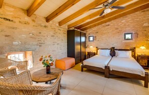 2 bedrooms, in-room safe, iron/ironing board, travel cot - Gorgeous home in Ses Salines with sauna (Ses Salines)