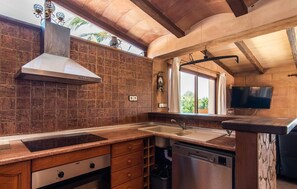 Fridge, microwave, oven, stovetop - Awesome home in Portocolom with private swimming pool, can be inside or outside (Portocolom)