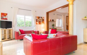 TV, DVD player - Awesome home in Cales de Mallorca (Cales de Mallorca)
