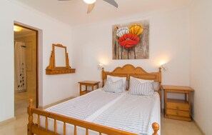 4 makuuhuonetta, silitysrauta/-lauta, vauvan matkasänky, ilmainen Wi-Fi