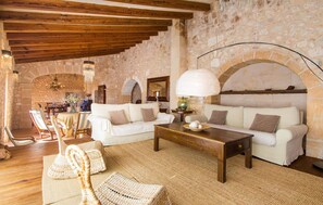 Een dvd-speler en een tafeltennistafel