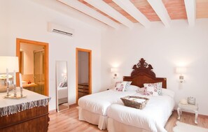3 bedrooms, iron/ironing board, travel cot, free WiFi - Gorgeous home in Arta with private swimming pool, can be inside or outside (Arta)