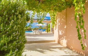 Outdoor dining - Awesome home in Campos with private swimming pool, can be inside or outside (Campos)
