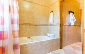 Douche, sèche-cheveux