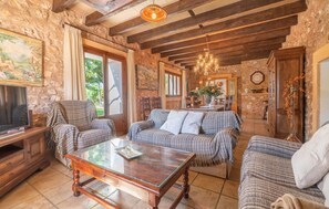 Smart TV - Amazing home in Campos with private swimming pool, can be inside or outside (Campos)