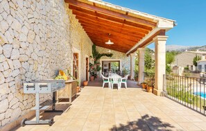 Outdoor dining - Amazing home in Selva with private swimming pool, can be inside or outside (Selva)