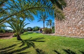 Property grounds - Nice home in Portocolom with private swimming pool, can be inside or outside (Portocolom)