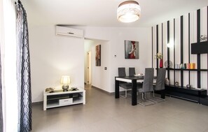 Dining - Lovely home in Campos with private swimming pool, can be inside or outside (Campos)