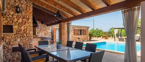 屋外ダイニングエリア