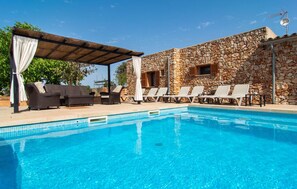 Pool - Lovely home in Campos with private swimming pool, can be inside or outside (Campos)