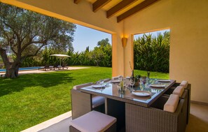 Outdoor dining - Amazing home in Arta with private swimming pool, can be inside or outside (Arta)