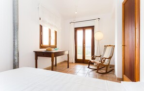 bed - Awesome home in Selva with private swimming pool, can be inside or outside (Selva)