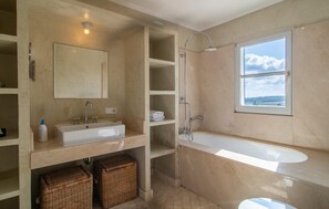 Shower, hair dryer - Amazing home in Sant Llorenc (Sant Llorenc)