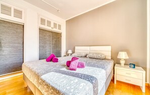 3 bedrooms, in-room safe, iron/ironing board, travel cot - Nice home in Costa dels Pins (Costa dels Pins)