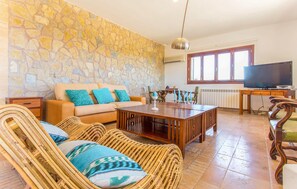 TV, DVD player - Beautiful home in Porto Cristo (Porto Cristo)
