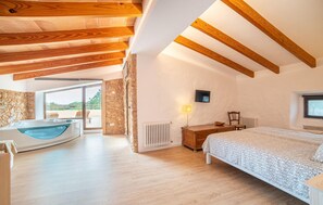 4 Schlafzimmer, Bügeleisen/Bügelbrett, Reisekinderbett, kostenloses WLAN