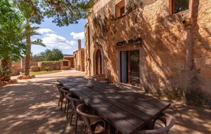 Outdoor dining - Beautiful home in Cas Concos des Cavalle (Cas Concos des Cavalle)