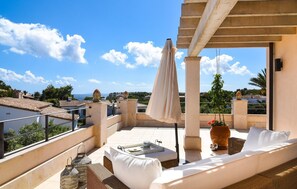 Terrace/patio - Stunning home in Cala Santanyi (Cala Santanyi)