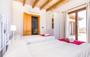 5 bedrooms, iron/ironing board, travel cot, free WiFi - Nice home in Ses Salines with private swimming pool, can be inside or outside (Ses Salines)