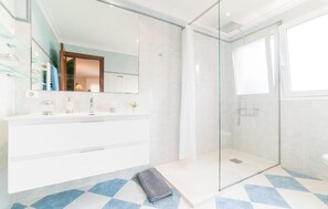 Shower, hair dryer - Nice home in Alcudia with private swimming pool, can be inside or outside (Alcudia)