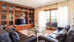 TV, table tennis - Nice home in Alcudia with private swimming pool, can be inside or outside (Alcudia)