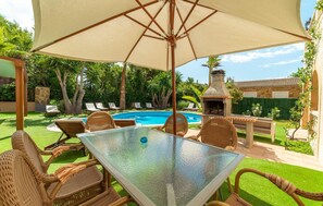 Outdoor dining - Awesome home in Palma with private swimming pool, can be inside or outside (Palma)