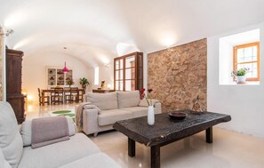 TV, fireplace, DVD player - Cozy home in Sant Llorenc with private swimming pool, can be inside or outside (Sant Llorenc)