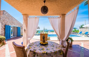 Outdoor dining - Gorgeous home in Colonia de Sant Pere (Colonia de Sant Pere)