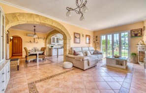 TV, DVD player - Gorgeous home in Inca with private swimming pool, can be inside or outside (Inca)