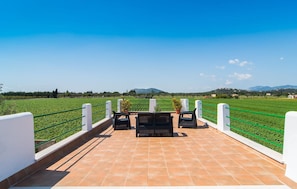 Terrace/patio - Stunning home in Buger with private swimming pool, can be inside or outside (Buger)